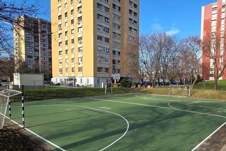 Prenovljeno otroško in športno igrišče